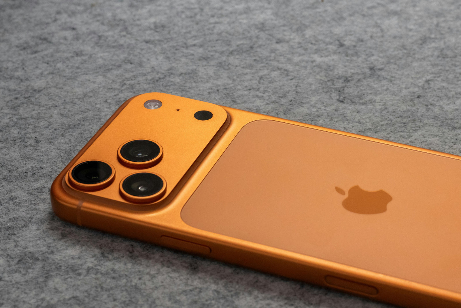 iPhone 17 Pro vs iPhone 16 Pro — Vyplatí se upgrade?