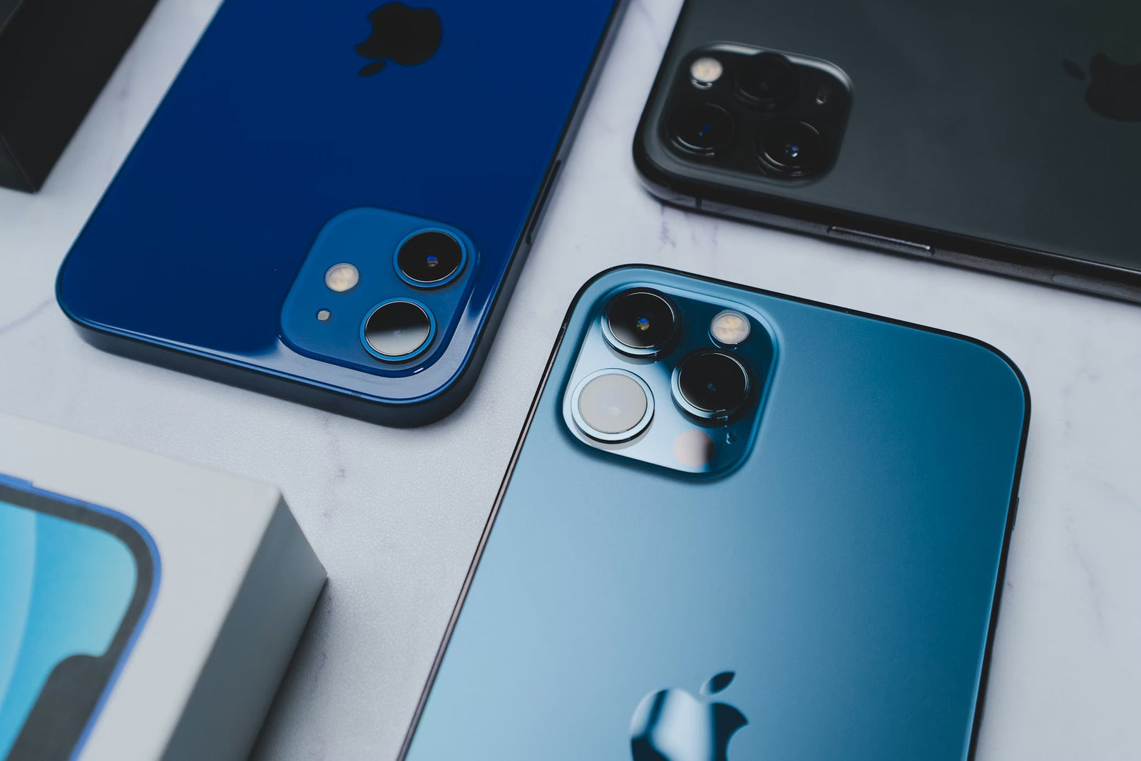 Nejlevnější zánovní iPhone v roce 2026 — který model vybrat?